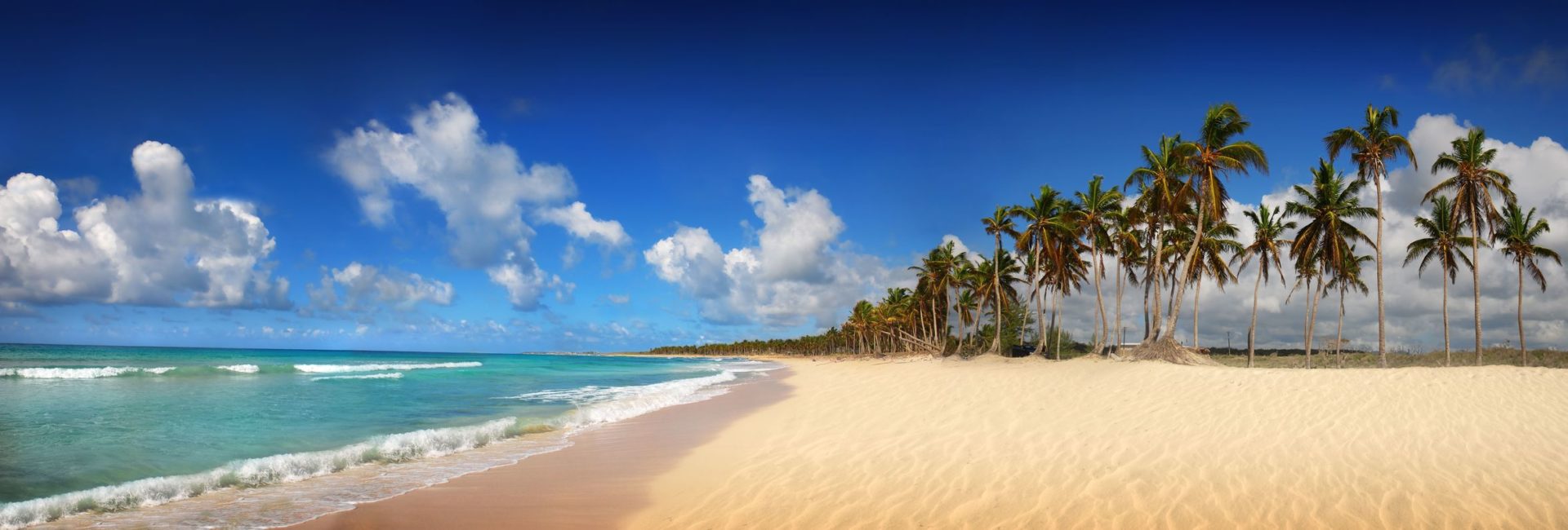 Schöner Sandstrand in der Dominikanischen Republik