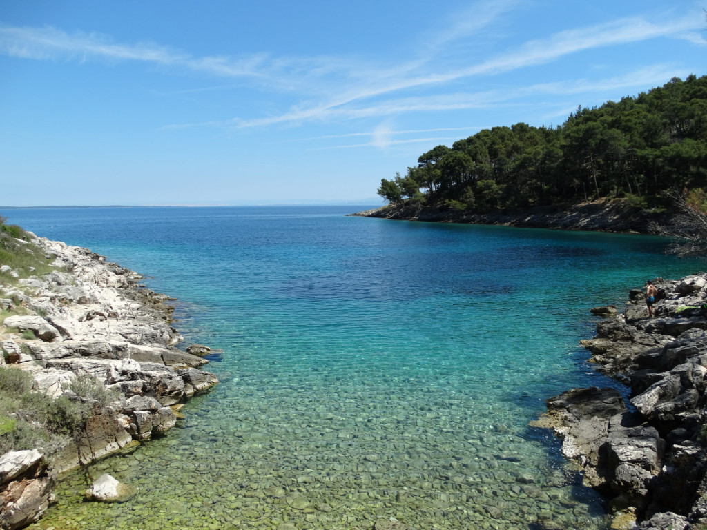 Bucht in Kroatien mit Blick aufs Meer