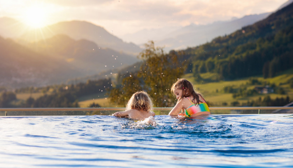 Urlaub für Groß & Klein — Österreich  — z.B. 4 Tage Halbpension Plus im Almhotel Kopphütte mit 90% Weiterempfehlungsrate schon ab 233€ buchen
