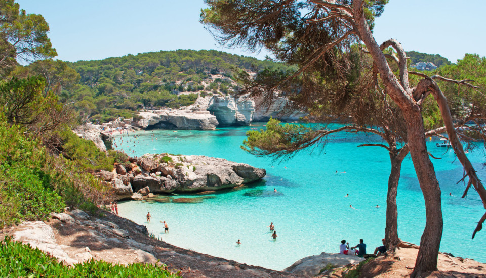 Kurze Anreise & jede Menge Spaß — Menorca  — z.B. 7 Tage HP im Hotel Xaloc Playa mit 89,2% Weiterempfehlungsrate schon ab 452€ buchen