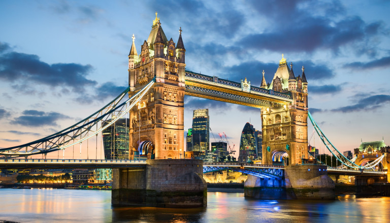 Tower Bridge bei Nacht